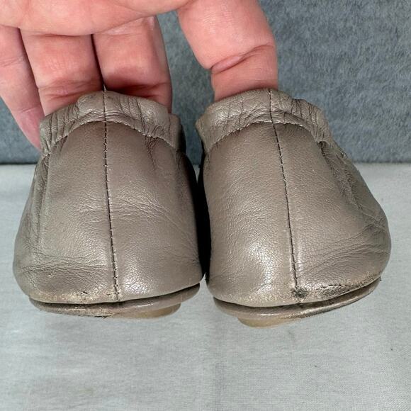 Tory Burch Women’s sz 5.5 Minnie Travel Ballet Flat French Gray Neutral Leather - Picture 5 of 12